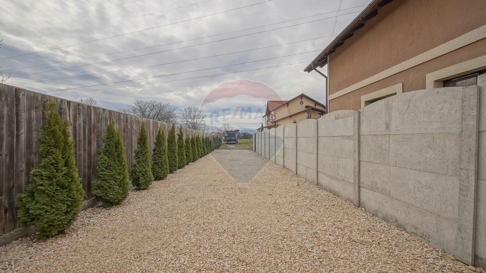 Casă cu 7 camere de vânzare Sanpetru | COMISION 0%