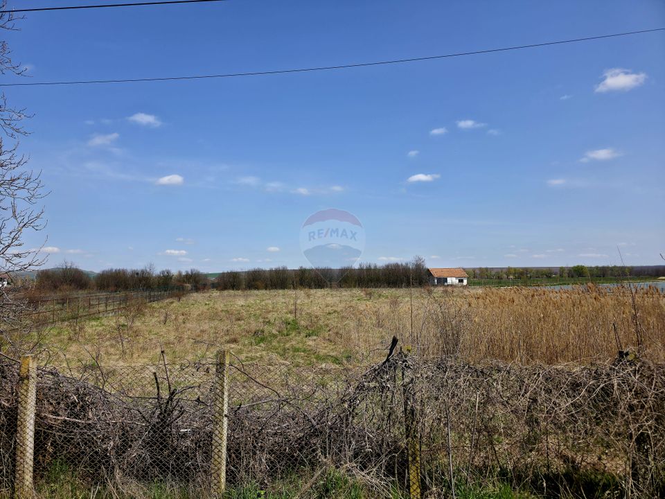 Teren 7,000mp Girov / deschidere 45 metri