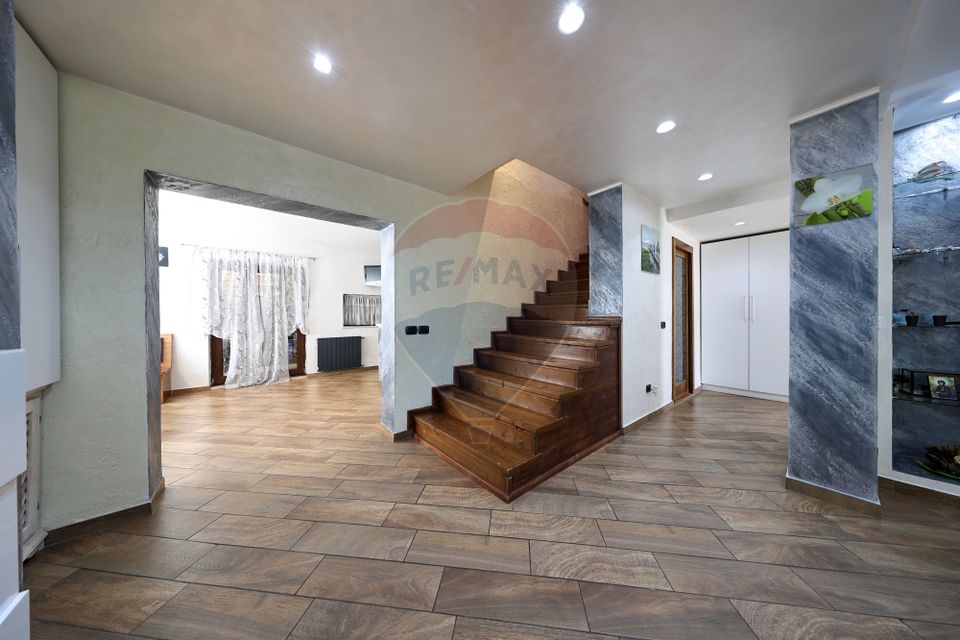 Conac, proprietate unica, in mijlocul naturii, Sacele!