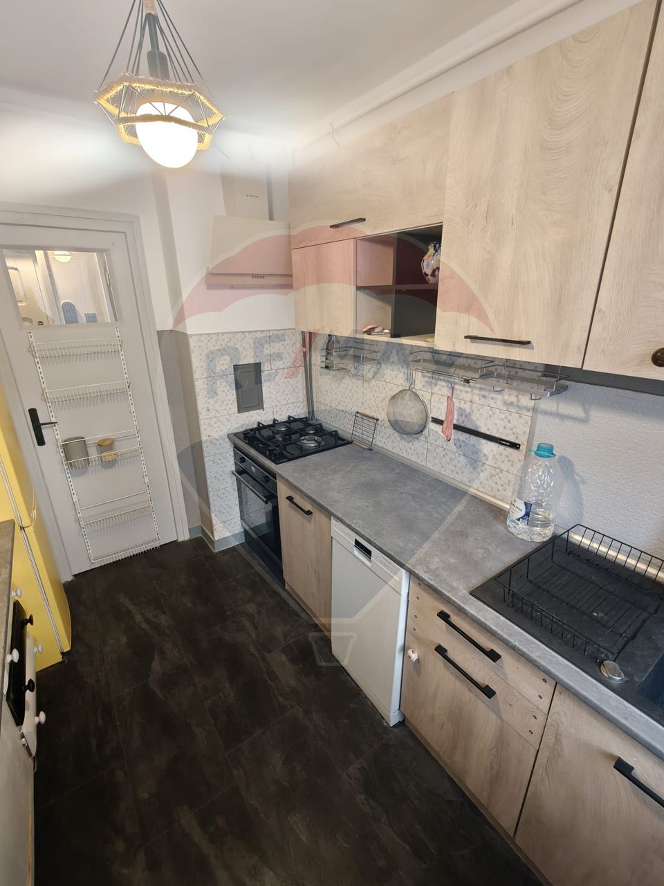 Apartament cu 3 camere de inchiriat Victor Babeș etaj 1