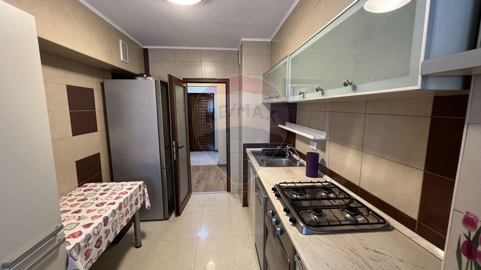 Apartament cu 4 camere de vânzare în zona Siderurgistilor Vest