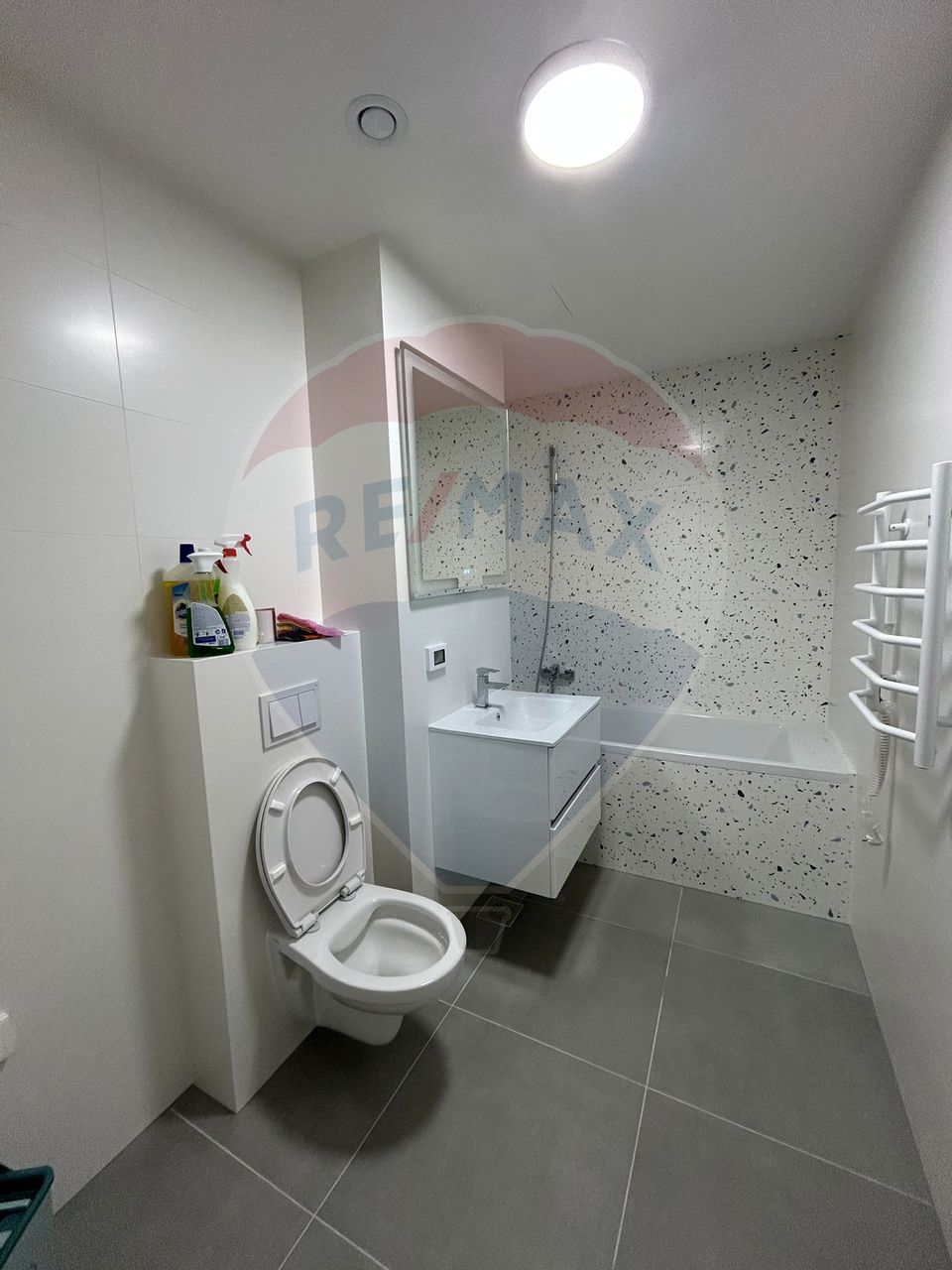 Apartament cu 2 camere de închiriat în complexul Avanera