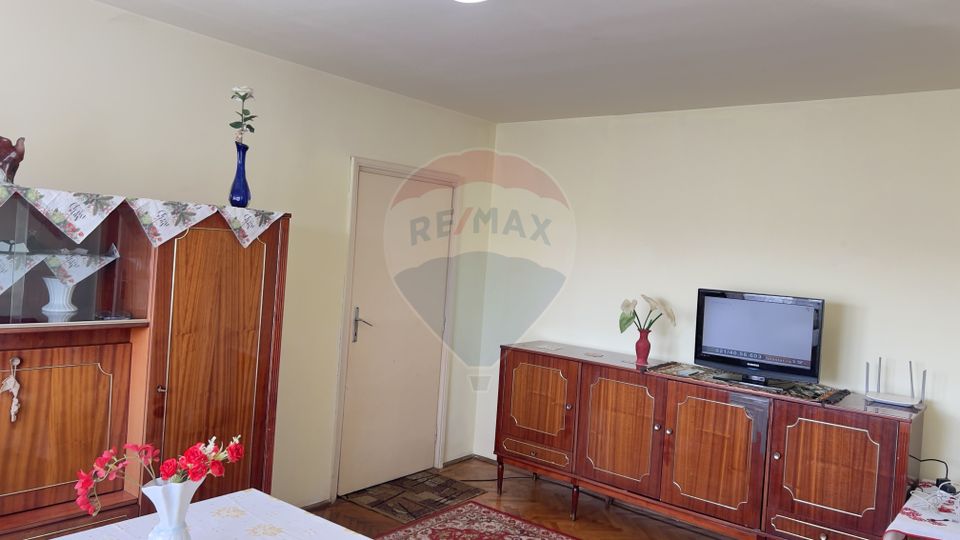 Apartament cu 3 camere de închiriat în zona Podgoria