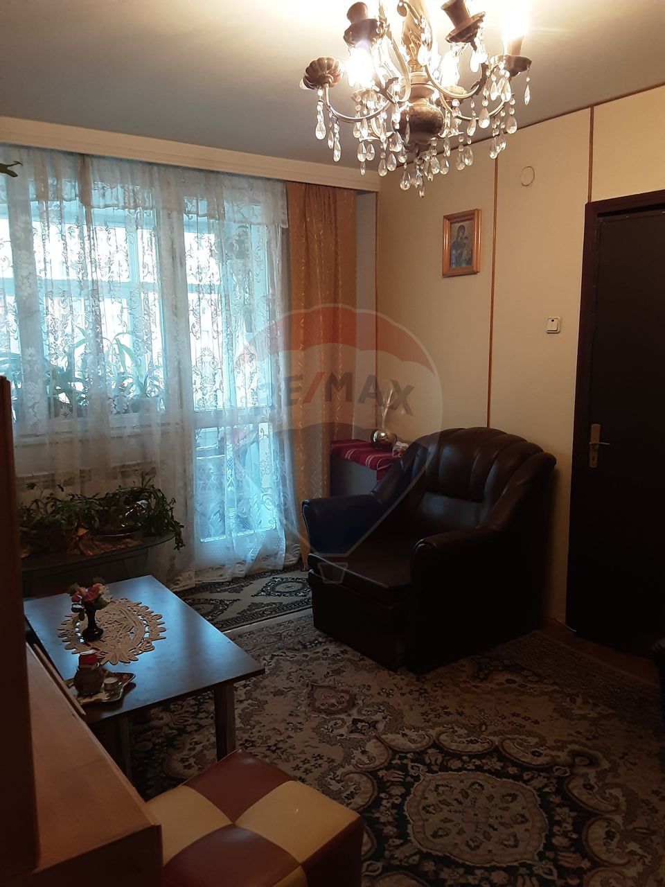 Apartament cu 3 camere de închiriat în zona Central