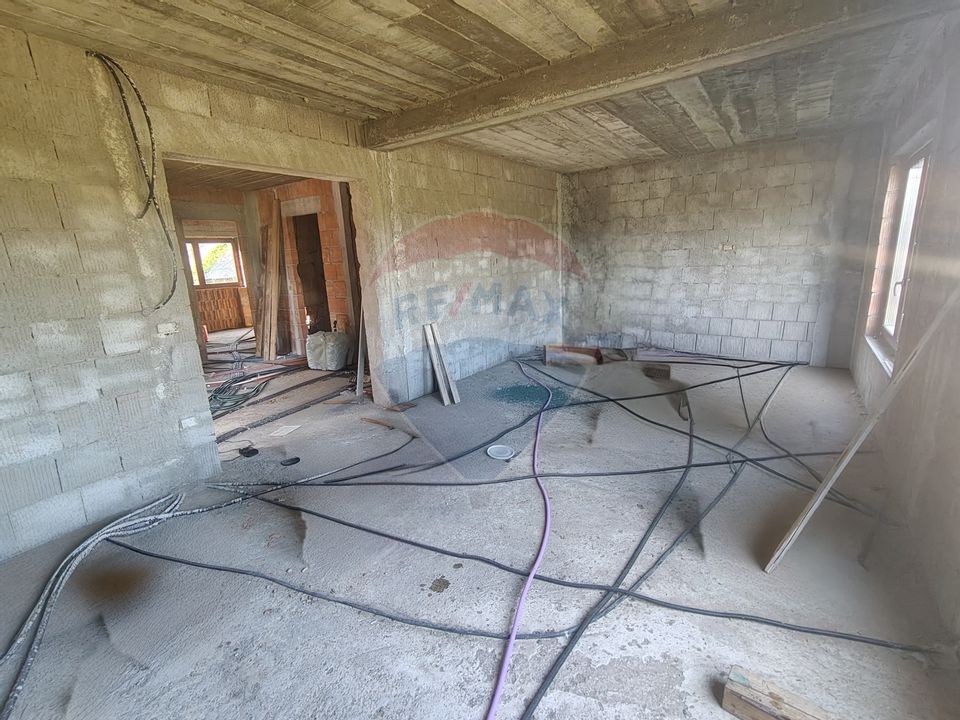 DE VÂNZARE – Casă cu etaj, Tămaia, Maramureș – aproape de Someș