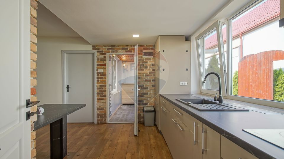 8 room House / Villa for sale, Aurel Vlaicu area