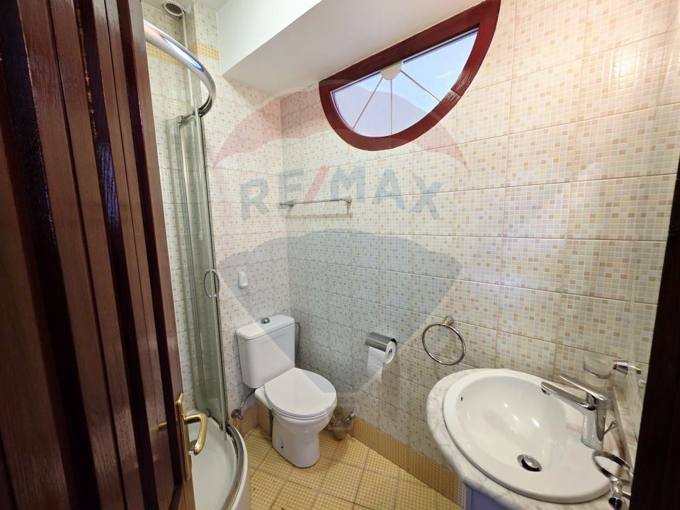 Vilă reprezentativa pentru activitati comerciale | 8 camere | D+P+1+M