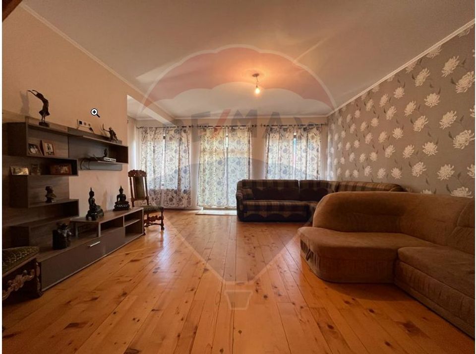 Vilă  de vânzare in Sadu