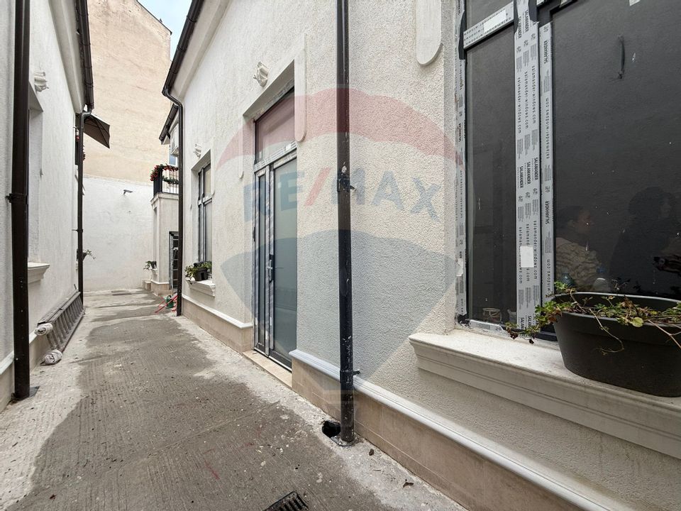 25sq.m Commercial Space for rent, Tomis Mall area
