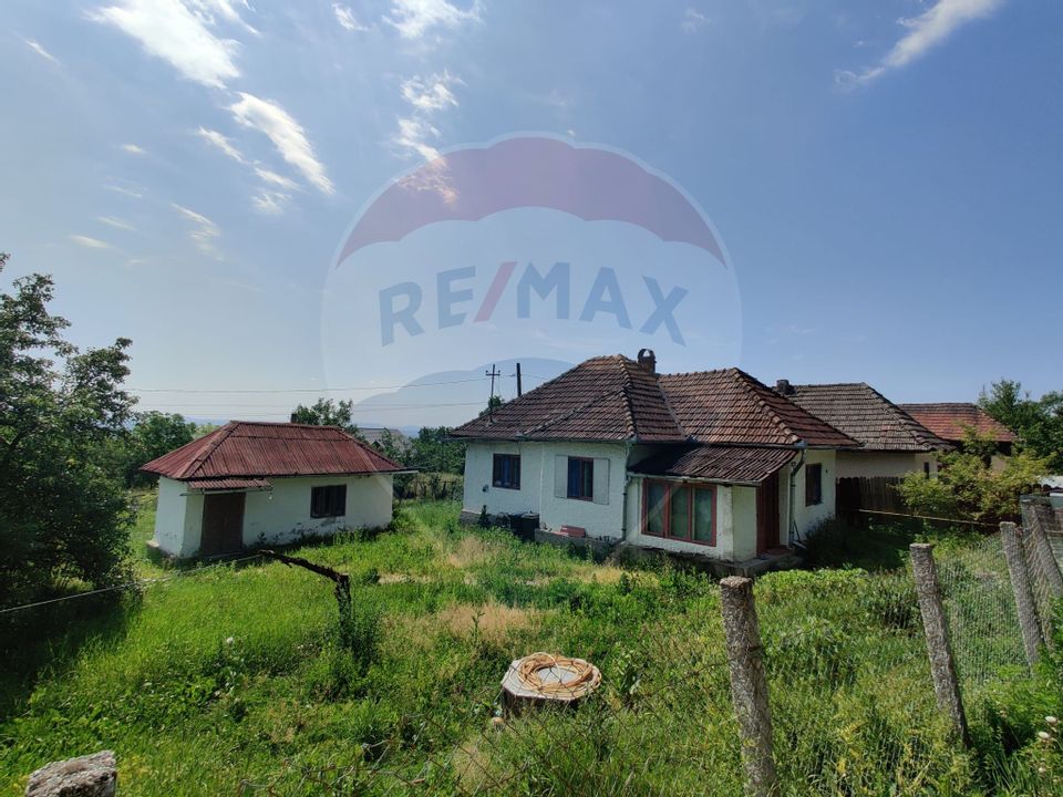 Casă cu teren de vanzare Buzești