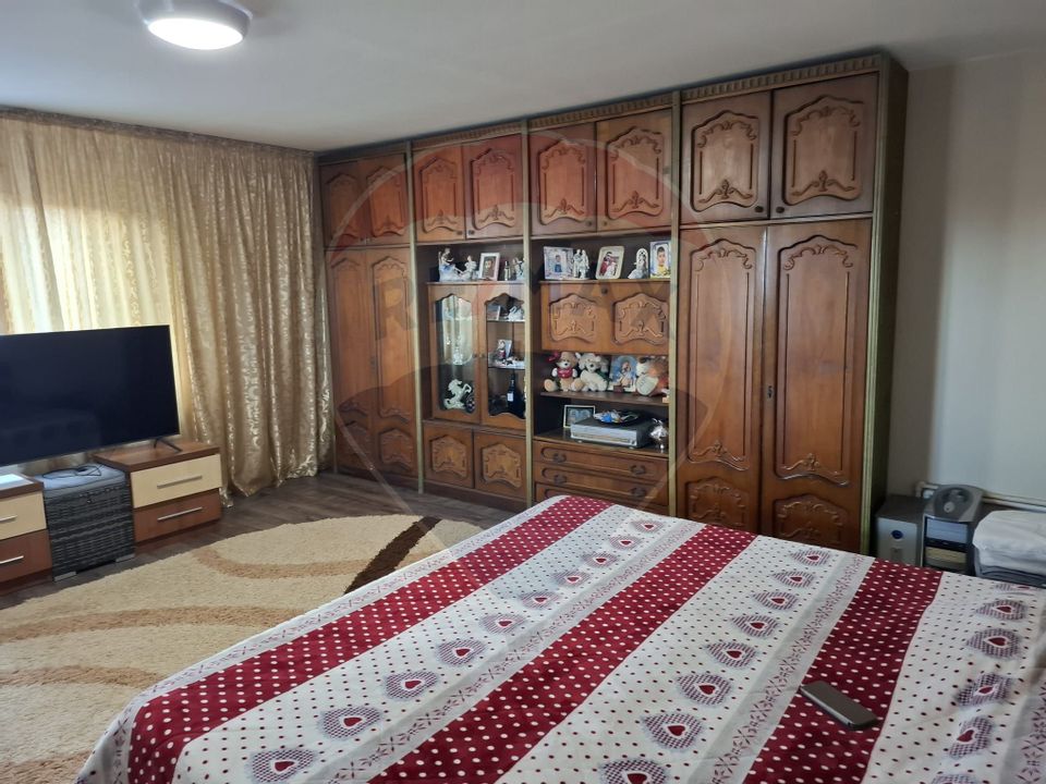 Casă / Vilă cu 6 camere de vânzare în zona Calea Severinului