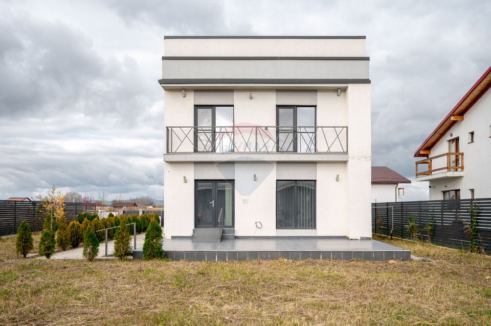 Casă nouă în Stupini: 4 camere, 3 băi și teren generos de 600 mp