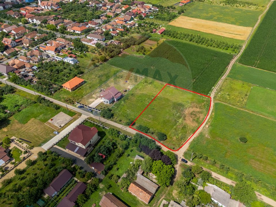 Land 3,744sqm Fantanele / Drumul pietruit