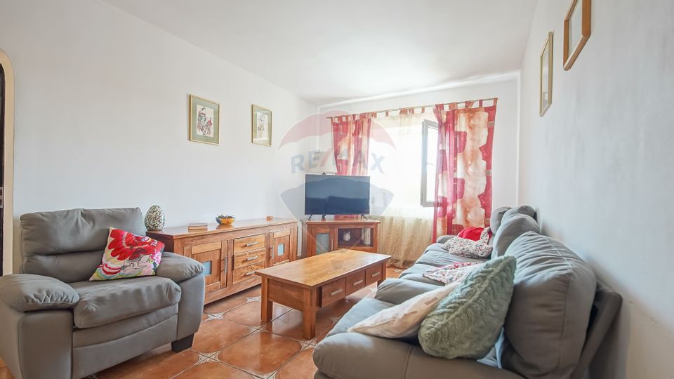 De vanzare 4 camere Racadau-zona Parcul Trandafirilor