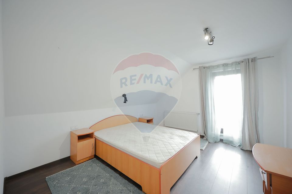 Casă 4 Camere cu Garaj, Construită de Proprietar, Cartier Episcopia