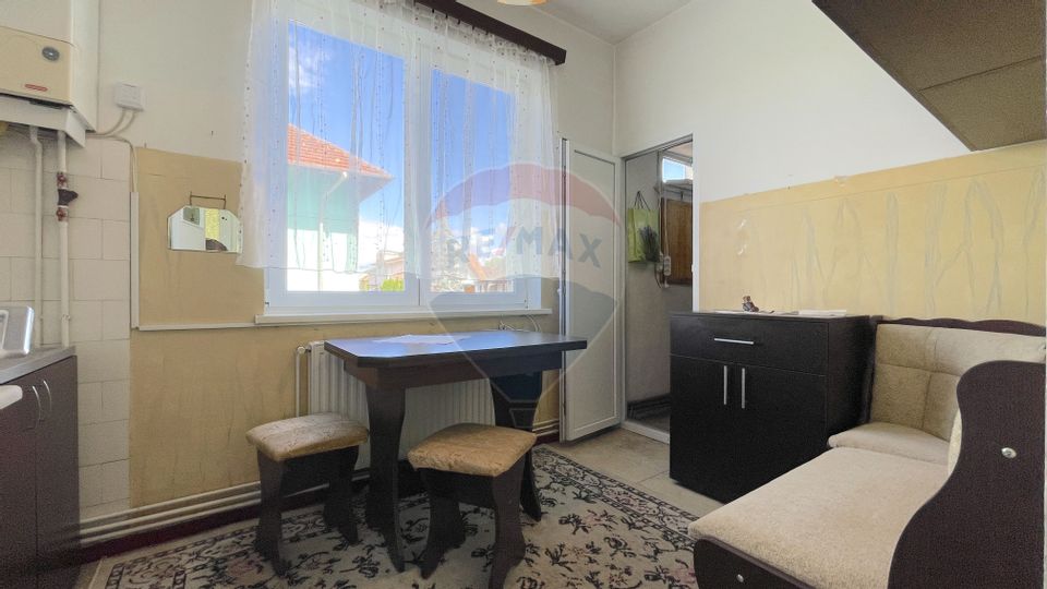 Apartament cu 2 camere de închiriat în zona Tractorul