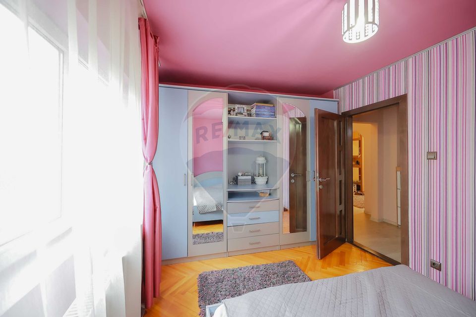 Apartament 3 camere de vânzare în zona Rogerius