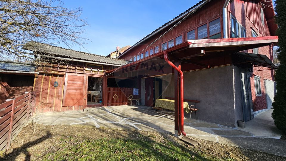 Casă / Vilă cu 3 camere de vânzare-Cacica-Suceava