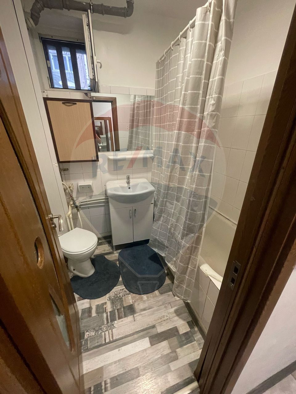 Apartament cu 3 camere de vânzare în zona Rovine