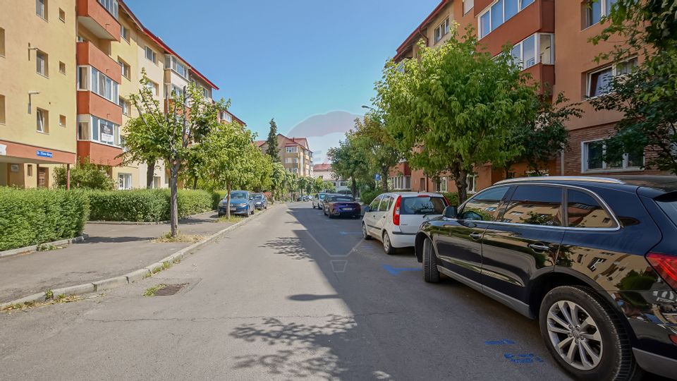 De vanzare 4 camere Racadau-zona Parcul Trandafirilor