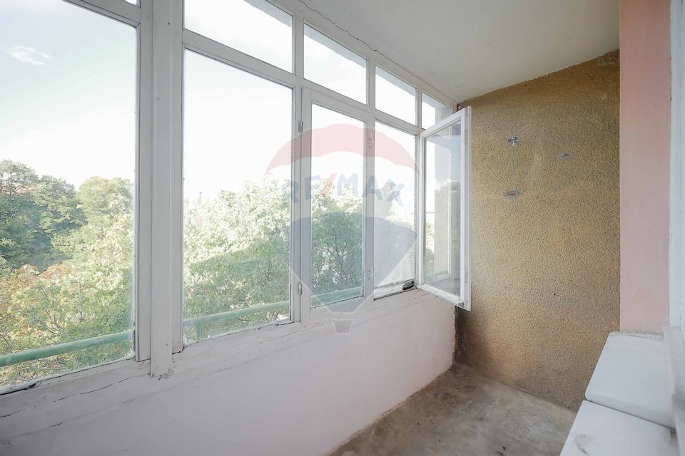 De vânzare, apartament cu 3 camere, zona Rogerius