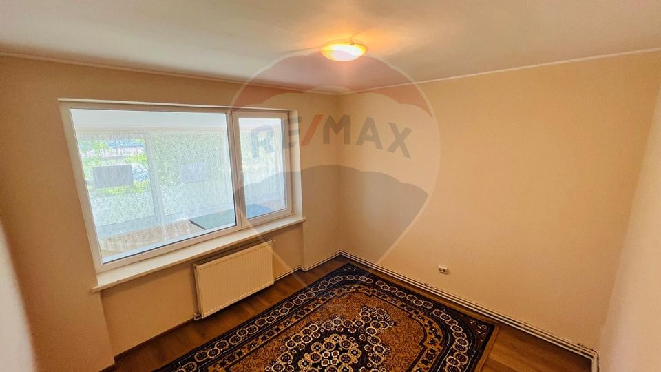 Apartament cu 3 camere de vânzare