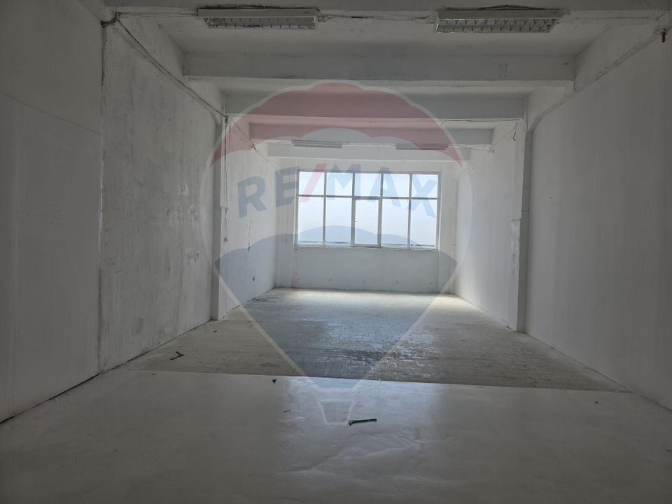 Spațiu 202 mp etaj 3 lift marfa Baicului ideal atelier , sala sport