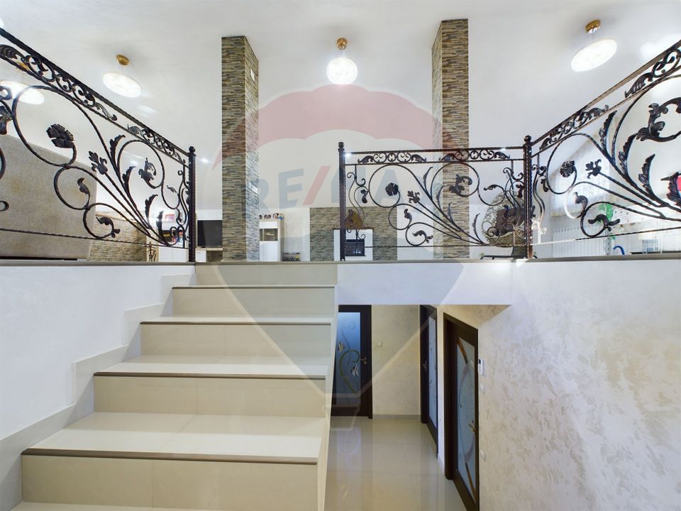 Casă / Vilă 5 camere + Mansarda Foarte Spatioasa