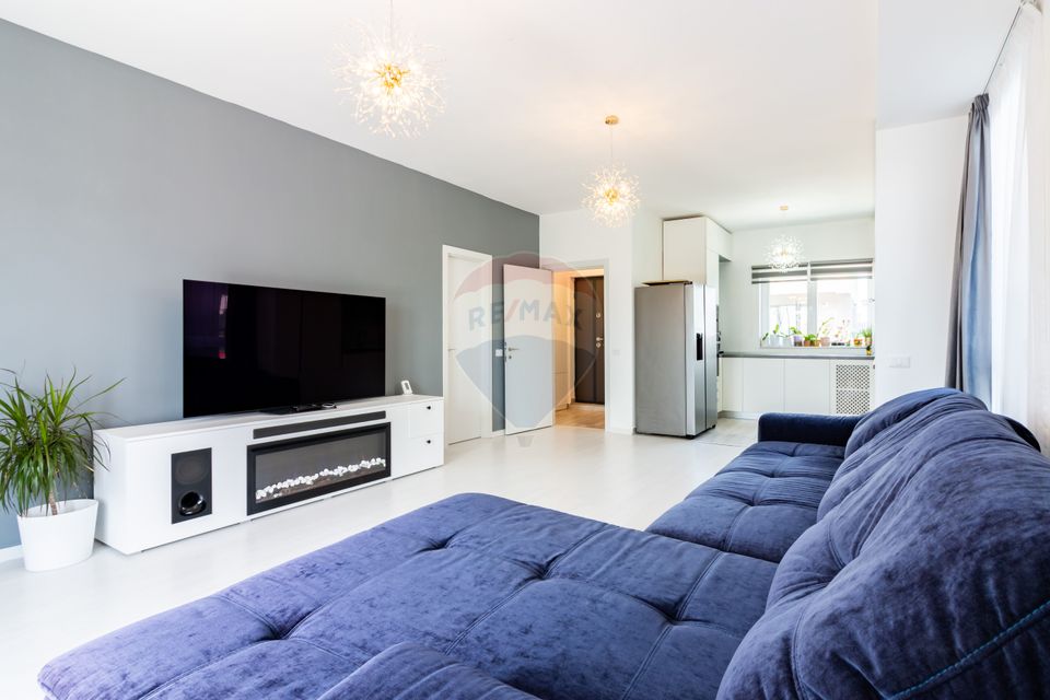 For sale House / Villa with 4 rooms in Tunari