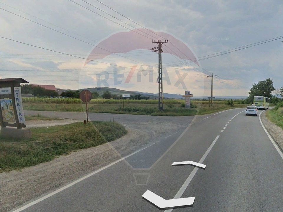 Teren de vanzare la DN2F Bacau-Vaslui la intrare in Traian si Bijghir