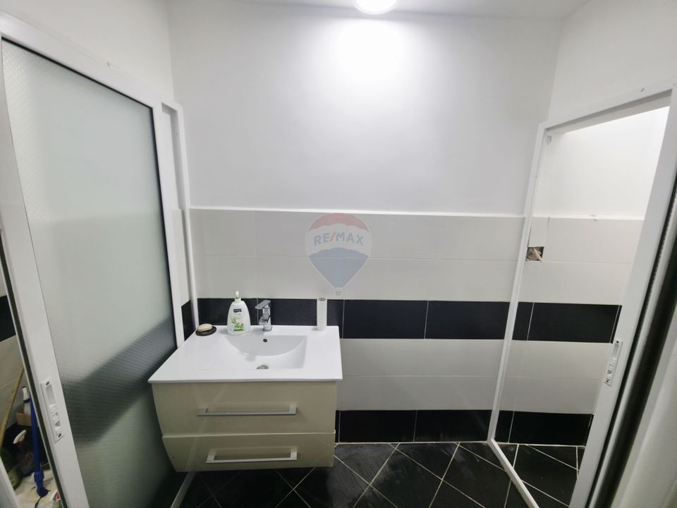 68sq.m Commercial Space, Central area