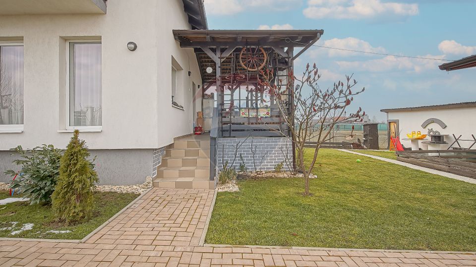 Comision zero, casa individuala + cabana A frame in Bod, la intrare