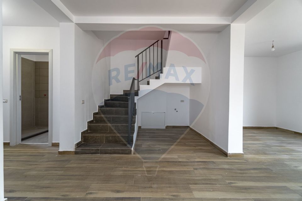 4 room House / Villa for sale