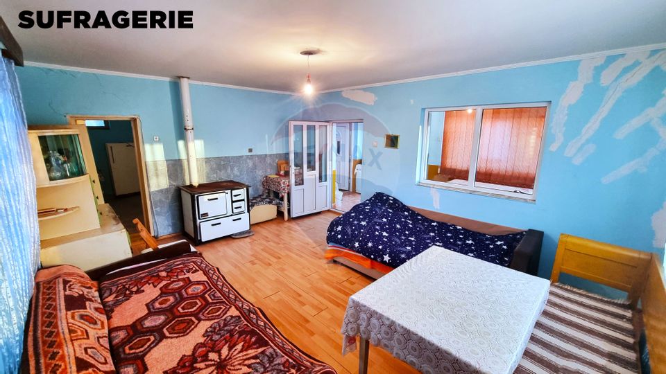 De vanzare casa traditionala, teren mare si potential turistic ridicat