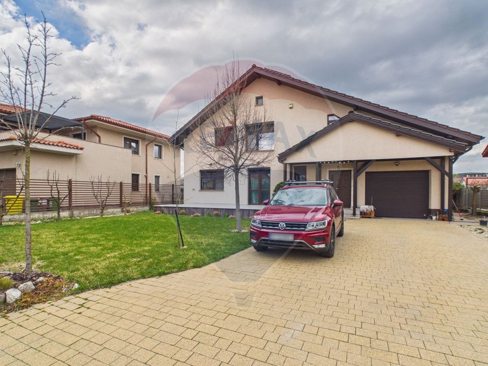 Modern villa 2011, with 5 rooms, 500sqm courtyard and garage