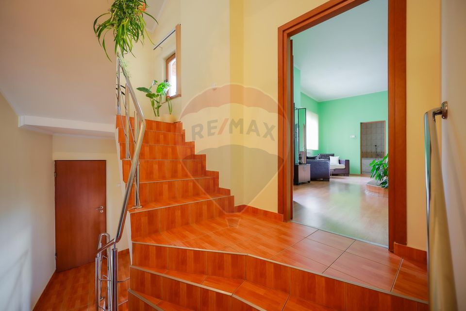 Casă cu 7 camere de vânzare în zona Ultracentrală