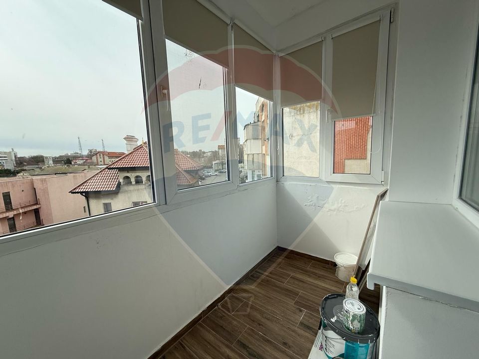 Apartament cu 3 camere de închiriat Bd Mamaia Capitol Central