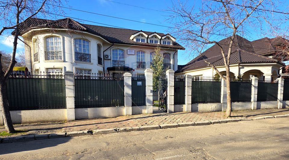 10 room House / Villa for sale, 23 August area