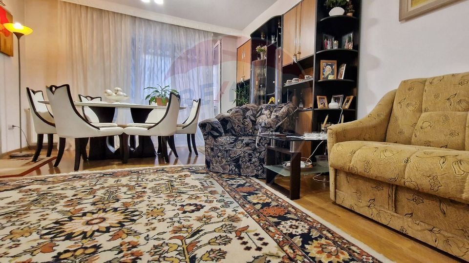 Închiriez apartament 3 camere, zona Floresti