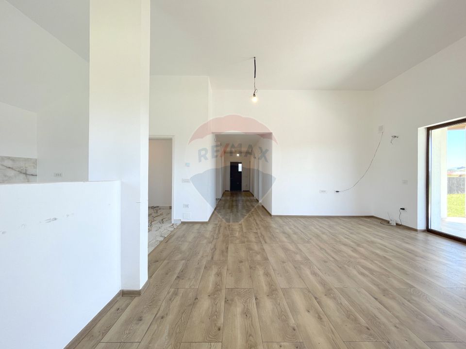!! VANDUT !! Casă individuala, parter, 1400 mp teren, Sanpetru