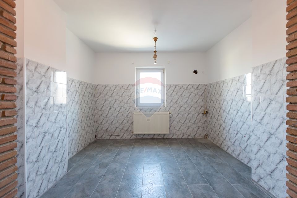 Apartament cu 3 camere de vânzare