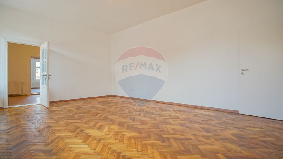 Apartament generos și luminos, la casă, Str. Iuliu Maniu, Brașov