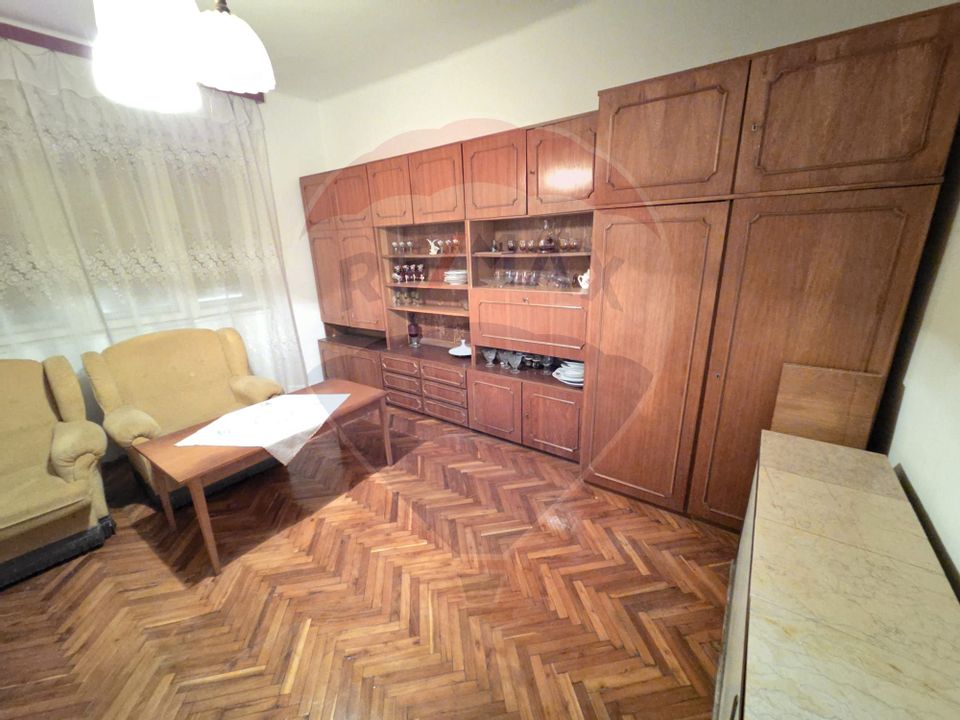 5 room House / Villa for sale, Vest area