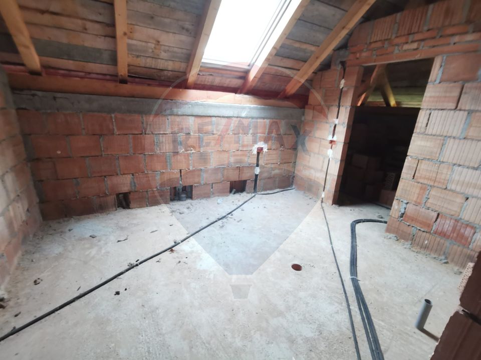 Casă la roșu de vânzare – 6.400 mp teren – Copalnic Mănăștur