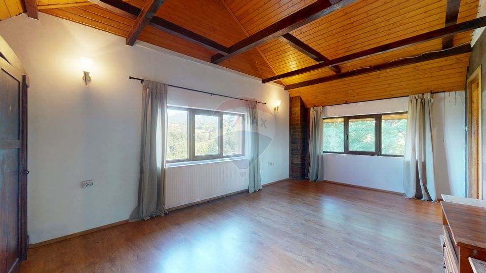 10 room Hotel / Pension for sale