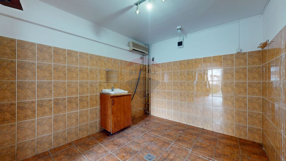 18sq.m Commercial Space for rent, Florilor area