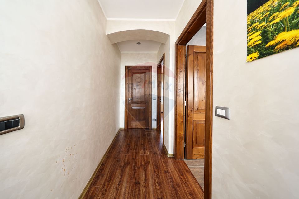 Conac, proprietate unica, in mijlocul naturii, Sacele!