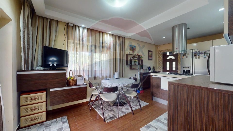 5 room House / Villa for sale