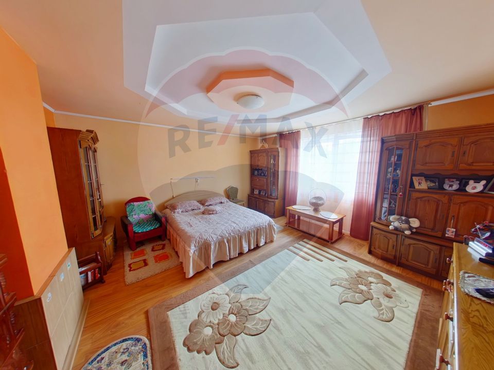 Casă / Vilă cu 16 camere de vânzare în zona Bobâlna