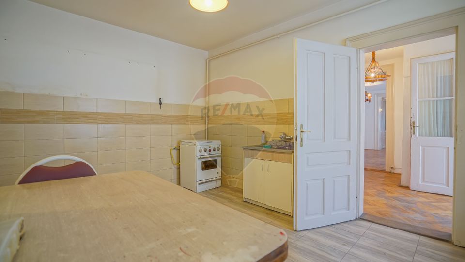 4 room House / Villa for sale, Centrul Istoric area